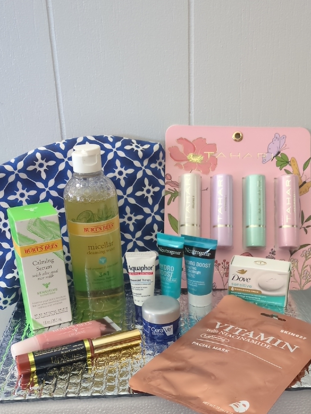 Beauty Bundle Burt's Bees TAHARI Neutrogena